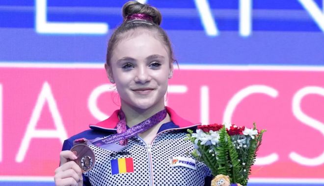 Sabrina Voinea s-a întors cu bronzul de la Europenele din Antalya - fond-sabrina-medalie-1681745180.jpg