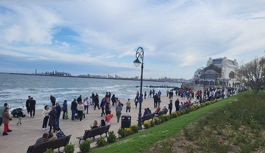 Sărbători Pascale la malul mării: Constanța, o destinație vibrantă pentru turiști - fond-sarbatorile-pascale-la-malu-1715102539.jpg