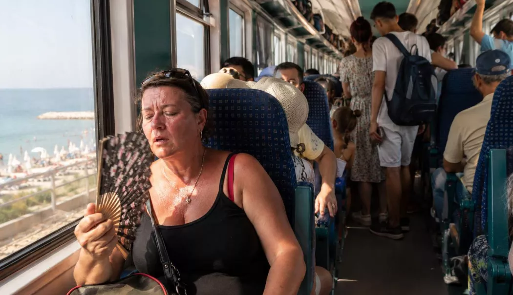 Foto - Saună pe șine, în drum spre mare! „Fără aer condiționat, până la Mangalia a fost un calvar!”