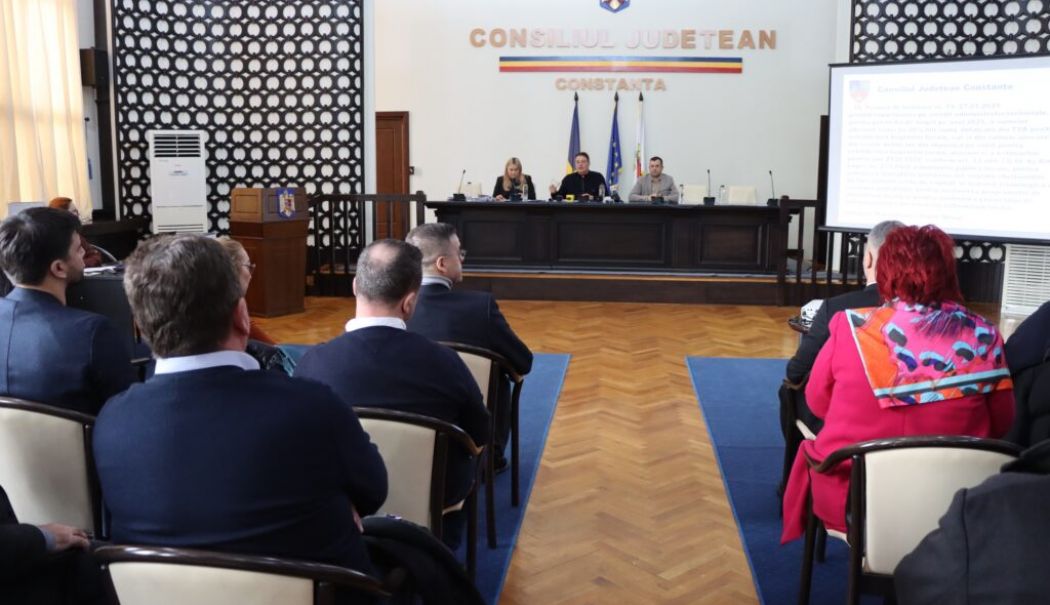 Aleşii judeţeni din Constanţa votează bugetul de venituri şi cheltuieli pe anul 2025 - fond-sedinta-cjc4-1742220430.jpg