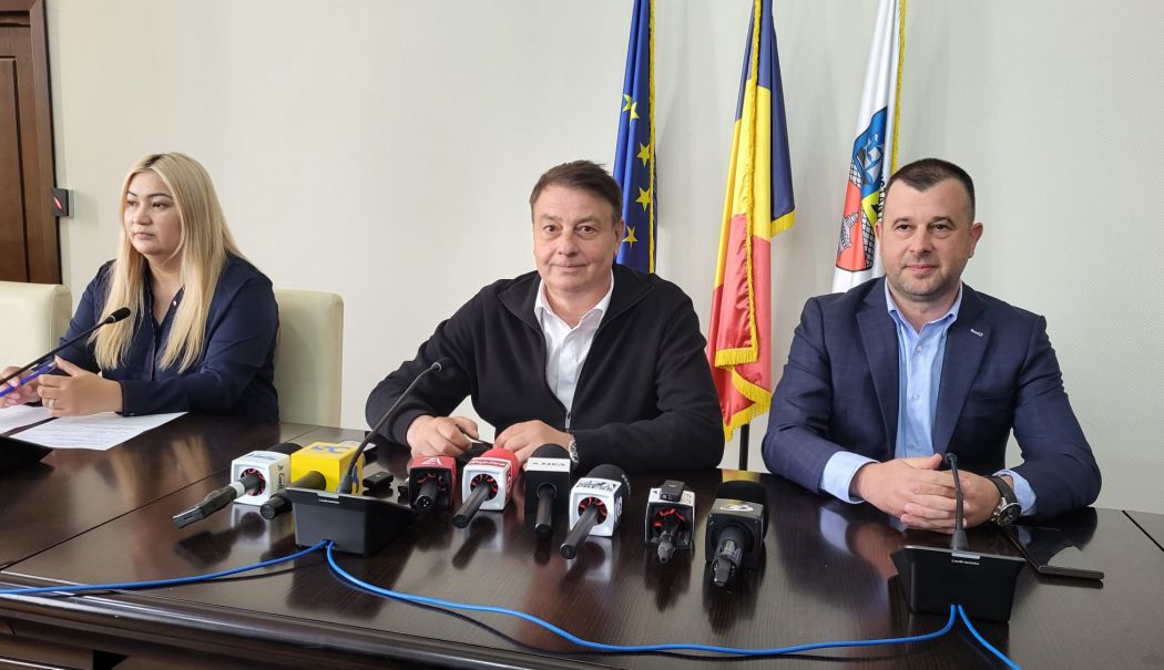 Aleşii judeţeni din Constanţa votează proiecte pentru persoanele cu dizabilităţi - fond-sedinta-cjc7-1752843823.jpg
