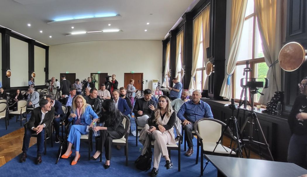 Aleşii locali au decis! O societate va putea construi un bloc peste Poarta Mare a Cetăţii Tomis - fond-sedinta-clmc10-1751294044.jpg
