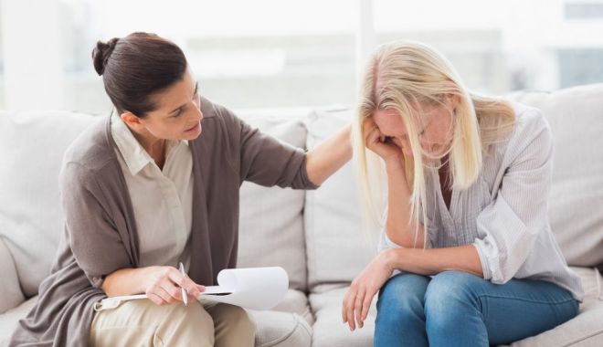 Sindromul impostorului, afecțiunea care ne face să ne simțim inferiori - fond-sindrom-1689789480.jpeg