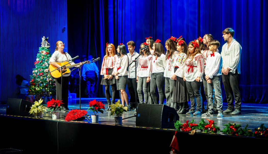 Emoție și talent! Spectacolul „Vocea mea contează” a reunit sute de constănțeni - fond-spectacol-1765389654.jpg