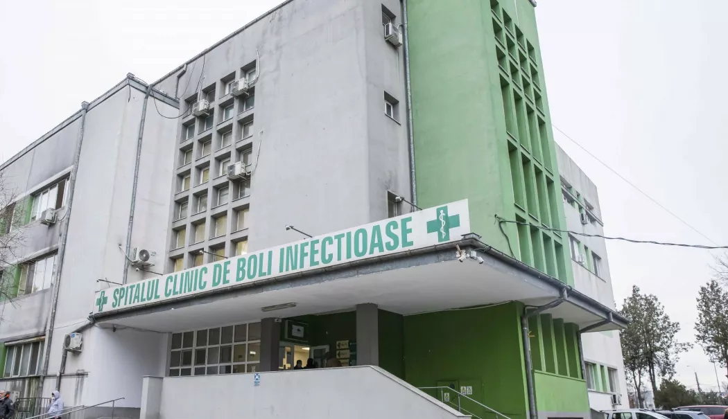 Personal puțin, muncă mai multă, risc permanent! Conducerea Spitalului de Boli Infecțioase cere bani pentru angajați