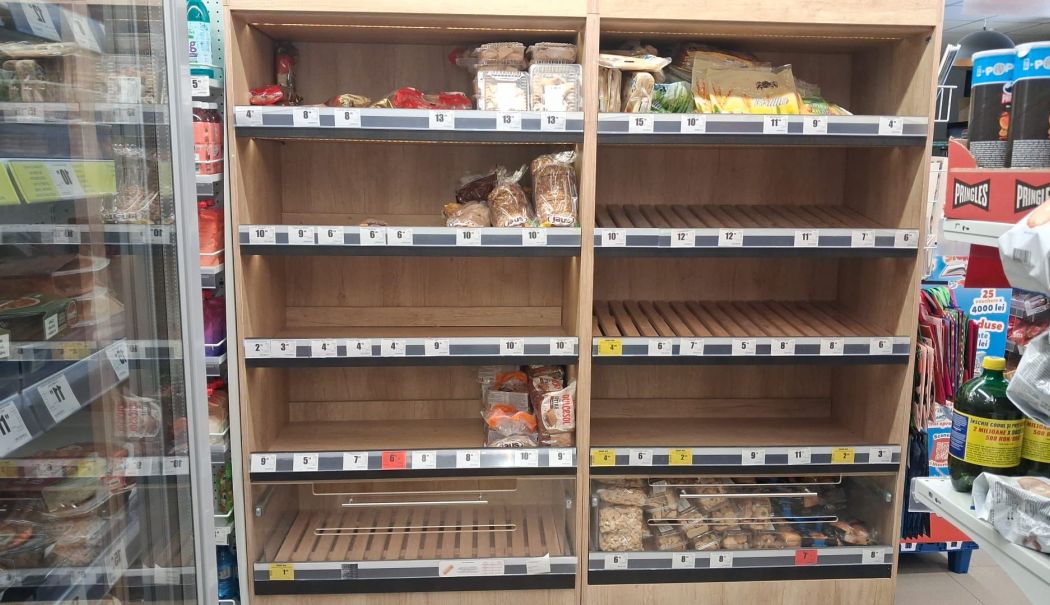 Constănțenii au luat cu asalt supermarketurile după avertizarea de Cod Roșu - fond-supermarketuri-print-1759937757.jpg