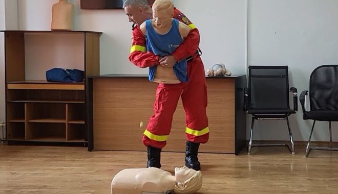 Şeful Centrului SMURD Constanţa, Adrian Mavromalidi, despre cum poți salva o viață înainte de sosirea echipelor speciale - fond-tehnici-de-prim-ajutor-3-1709323243.jpg