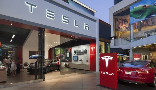Tesla este cu mult în faţa constructorilor germani în cursa globală a automobilelor electrice - fond-tesla-1690203688.jpg
