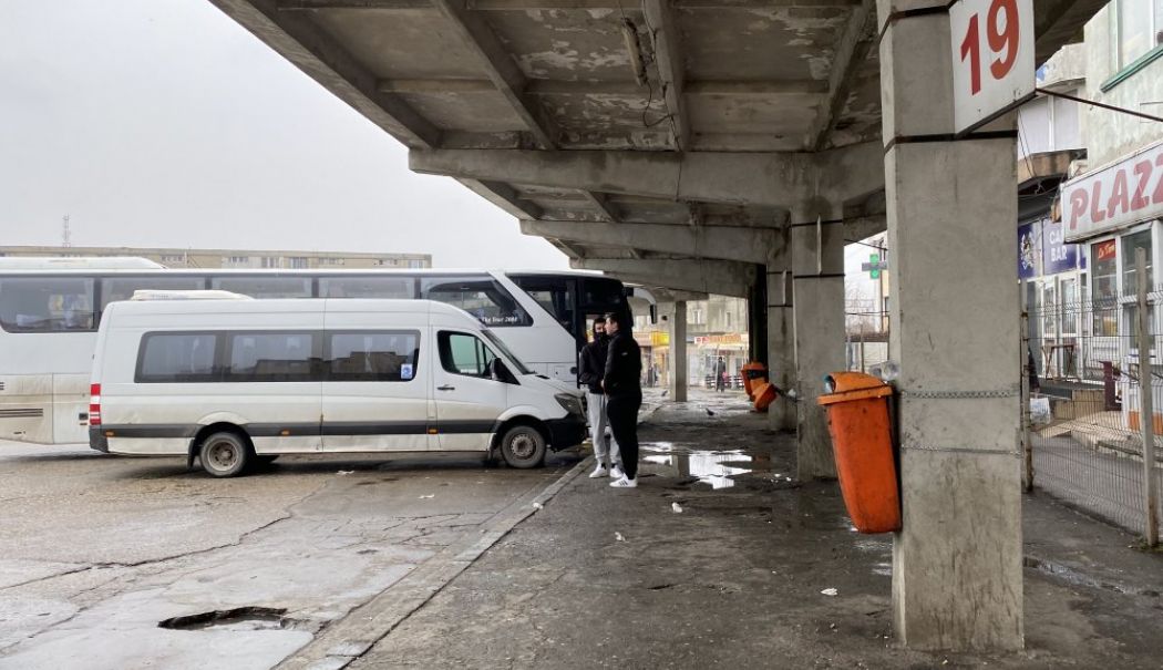 Cititorii „Cuget Liber” reclamă bătaia de joc! Navetiştii din Cobadin au abonamente, dar plătesc bilet