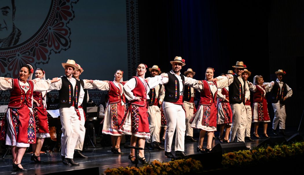 Agenda de evenimente culturale dedicate Zilei Dobrogei - fond-trei-spectacole-1731346569.jpg