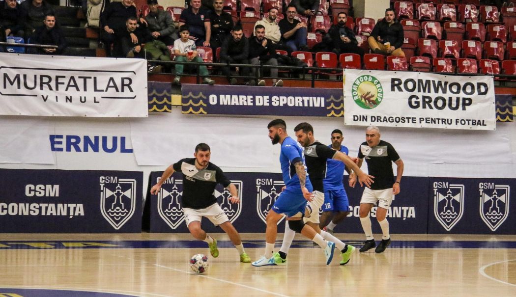 Spectacolul continuă la Trofeul Constanţei. Maraton de fotbal în sală la malul mării - fond-trofeul-constantei-nou-1738258969.jpg