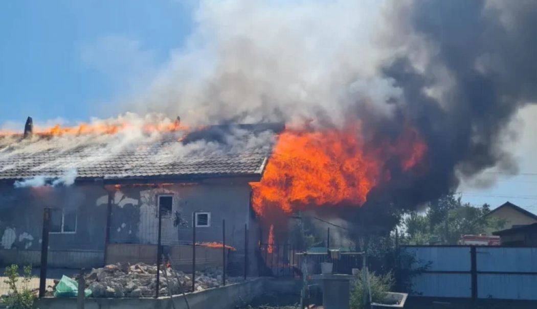 Condamnare cu executare pentru un bărbat din Mangalia. „Dau foc la casă să ardeți toți” - fond-vecinul-piroman-1-1761847120.jpg