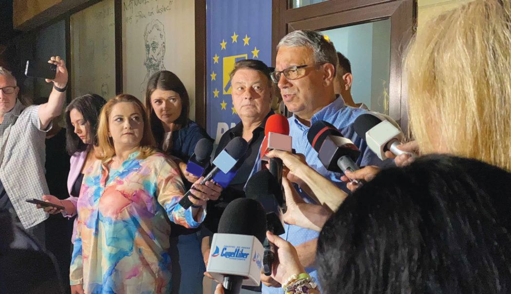 Foto - Rezultate parțiale - Primarul Vergil Chiţac, la un pas de un nou mandat (32,52%), Stelian Ion (24,.48%), Horia Constantinescu (23,03%).