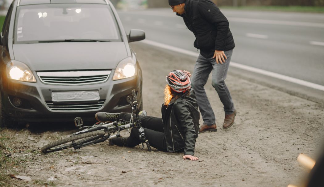 Nu negociați la locul accidentului! Un șofer era să facă pușcărie după ce a fost păcălit de victimă - fond-victima-vicleana-1733850912.jpg
