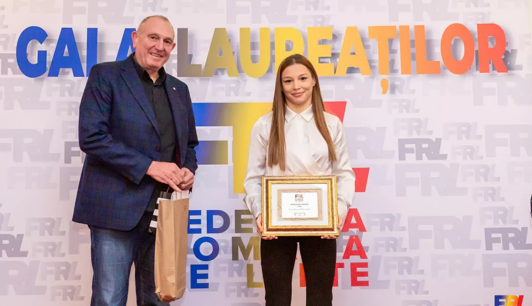 Luptătoarea Alexandra Voiculescu, sportivul anului la categoria U20 - fond-voiculescu-lupte-1765806603.webp