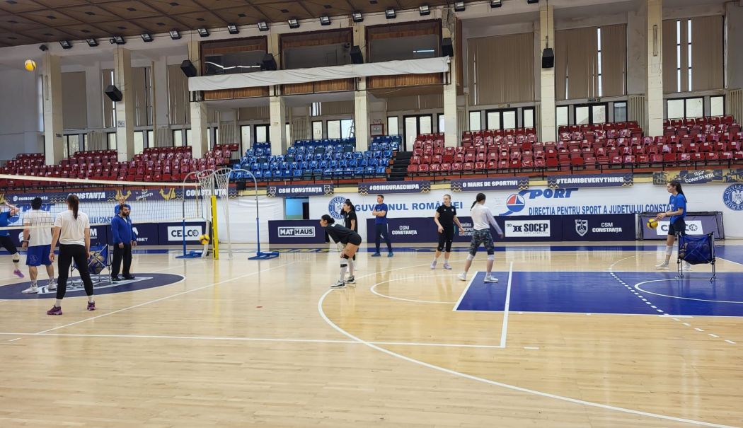 Spectacol la fileu! Voleibalistele de la CSM Constanța, duel cu CS Dinamo, la Sala Sporturilor - fond-volei-csm1-1762432999.jpg
