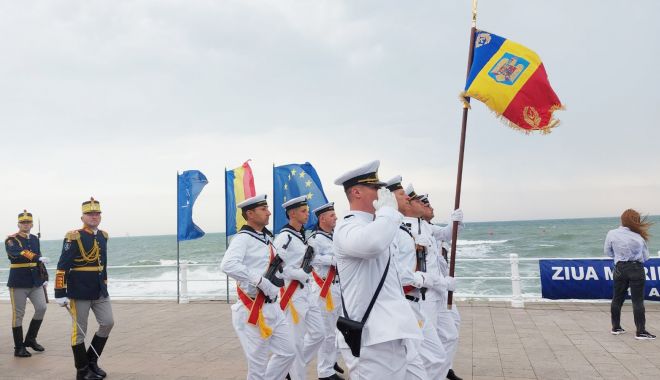 Faleza Cazinoului din Constanța a fost plină de spectatori, de Ziua Marinei Române - fond-ziua-marinei-2-1692113796.jpg