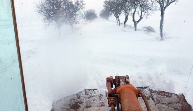 Iarna s-a dezlănțuit, la Constanța! Circulația, blocată pe mai multe drumuri din județ - fond1-1516295621.jpg