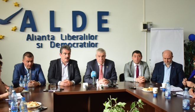 Planuri pentru Constanța. Îl convinge Tăriceanu pe Hașotti să intre în ALDE? - fond1-1525452494.jpg