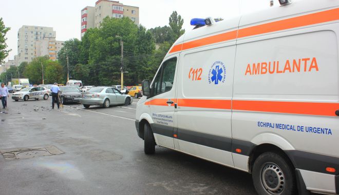Apel către Poliția Rutieră: „Nu se dă prioritate ambulanțelor, în trafic!” - fond1ambulanta1-1625592916.jpg