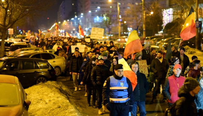 Cele mai mari proteste de la Revoluția din 1989! Peste jumătate de milion de români, în stradă! - fond2-1486460202.jpg