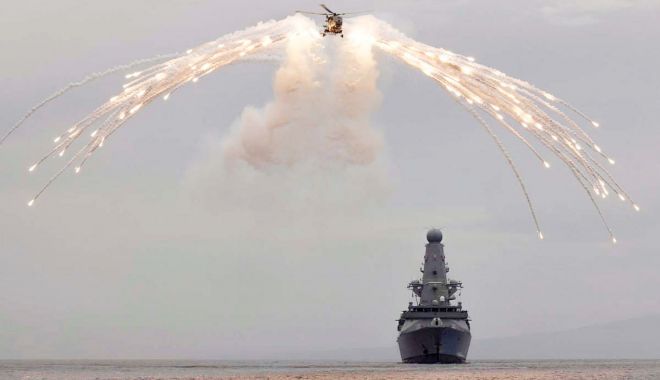 Şicanare pe Marea Neagră între nave de război britanice şi ruseşti - fond2-1624558657.jpg