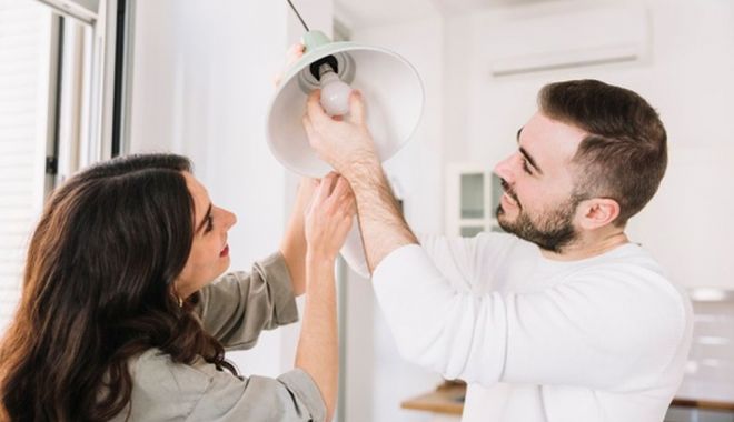 Vreţi să plătiţi mai puţin la curent electric? Puneţi becuri inteligente! - fond2-1630687824.jpg