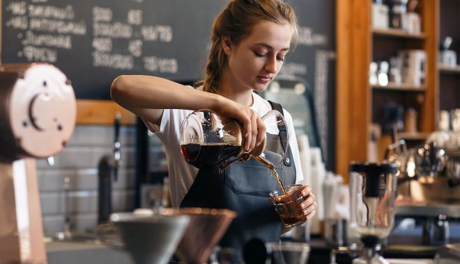 Barista şi stilistul de extensii gene, meserii recunoscute pe piaţa muncii - fond2-1637606630.jpg