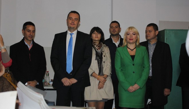 Candidații USL Constanța și-au depus primii candidaturile - fond3-1351630181.jpg