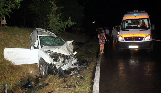 Opt persoane rănite  în două accidente rutiere - fondaccidebt-1442255466.jpg