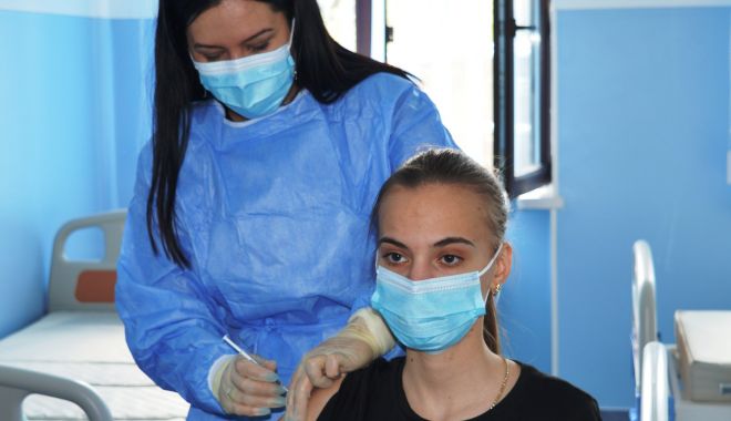 Adolescenţii de 12-15 ani, vaccinaţi împotriva COVID. Programarea se face pe platforma electronică - fondadolescentii1-1622482967.jpg