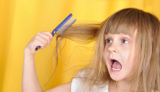 Alopecia la copii poate fi generată de mai mulți factori - fondalopecie22-1638117269.jpg