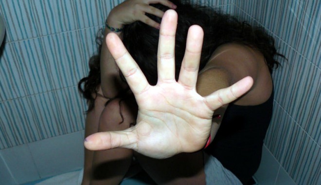 Amenințată că va fi înecată în Canalul Dunăre - Marea Neagră, dacă divorțează! - fondamenintatacavafiaruncatainca-1389542401.jpg