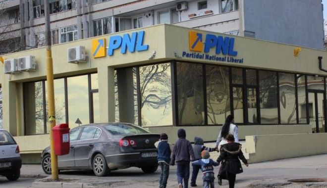Amiralul perdant Vergil Chițac se agață cu disperare de 