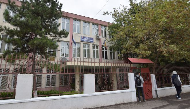 Anchetă la Liceul de Telecomunicaţii. Profesoară cercetată pentru comportament neadecvat cu elevii - fondanchetalaliceultelecom-1612096147.jpg