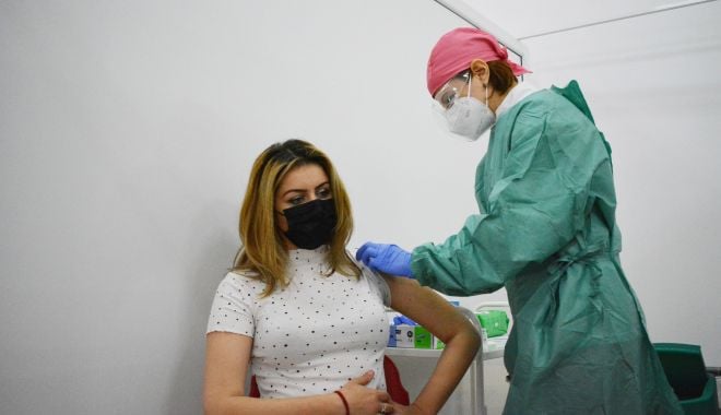 Apel la tineri să se vaccineze împotriva COVID-19. Campanii în şcoli şi universităţi - fondapellatineri-1620055202.jpg