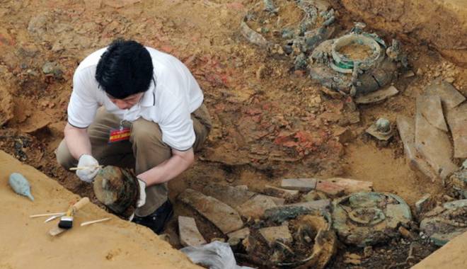 Descoperire uluitoare! Cadavrele  au fost îngropate unele peste altele - fondarheolog-1441638951.jpg