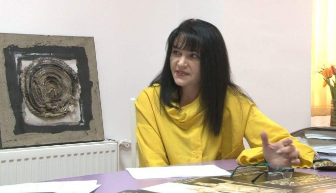Decanul Facultăţii de Arte, Daniela Vitcu, acuzat de un fost student că nu l-a plătit pentru prestaţiile artistice - fondartedanielavitcu21-1636397326.jpg