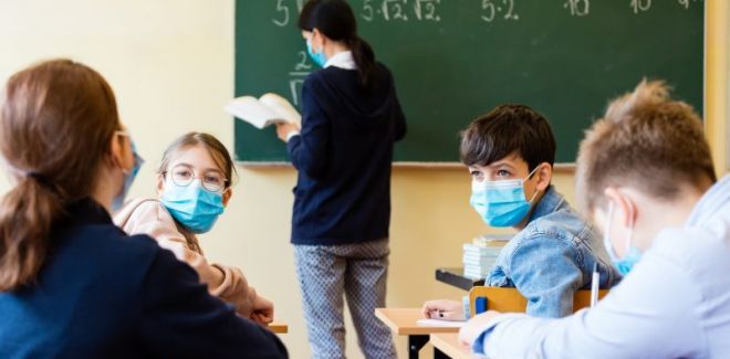 Profesorii constănțeni nu au renunțat la zilele libere de dragul asamblării testelor de salivă - fondasamblareteste2-1638387982.jpg