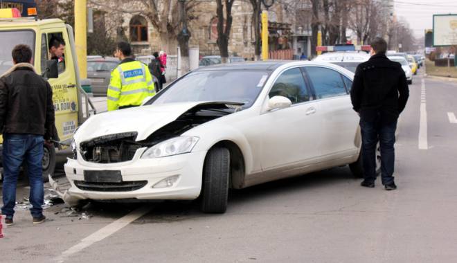 Tariful RCA, calculat în funcție  de amenzile de circulație,  dotările mașinii și vârsta șoferului - fondasigurari-1422554237.jpg