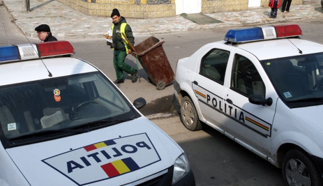 Au ajuns să repare mașinile de poliție din salariul lor! - fondauajunssareparemasiniledepol-1396977139.jpg
