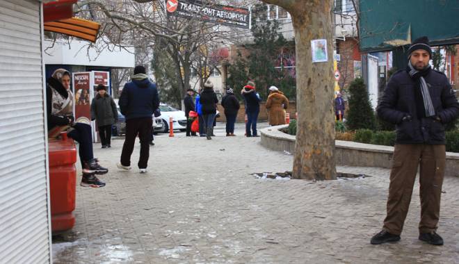 Bișnițarii de țigări și-au mutat cartierul general în Constanța. Unde au năvălit contrabandiștii - fondbisnitaritigariinvadatpiatat-1420656482.jpg