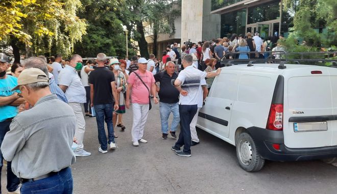 Doar 24 de constănţeni angajaţi pe loc la Bursa Locurilor de Muncă - fondbursalocurilordemunca2-1627491965.jpg