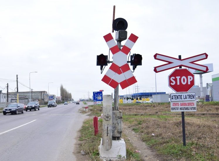 Șoferii constănțeni, pândiți la trecerile de cale ferată. Polițiștii au sancționat persoanele care își riscau viața - fondcaleaferata21582834683-1750322701.jpg