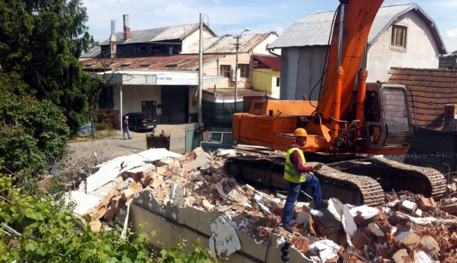 Cum poți obține demolarea  casei vecinului - fondcanajutiautorit-1405096651.jpg