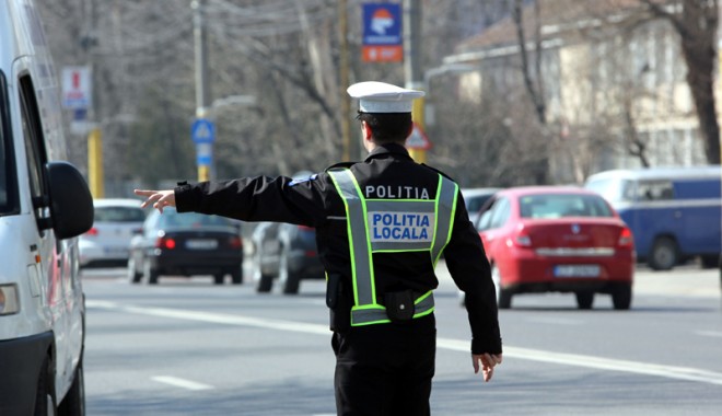 Când poate polițistul local să-i tragă pe dreapta pe șoferi - fondcandpoatepolitistullocaltrag-1393443596.jpg