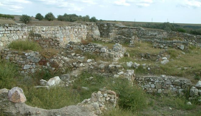 Evenimente inedite despre vin şi istorie. Cetatea Capidava se transformă într-o mare scenă - fondcapidava2-1660931709.jpg