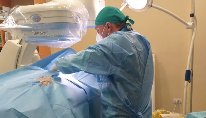 Medicii constănţeni au realizat o cardiostimulare la un pacient cu  Covid-19. „I s-a oprit inima de vreo 3-4 ori” - fondcardiostimulare222-1607276389.jpg