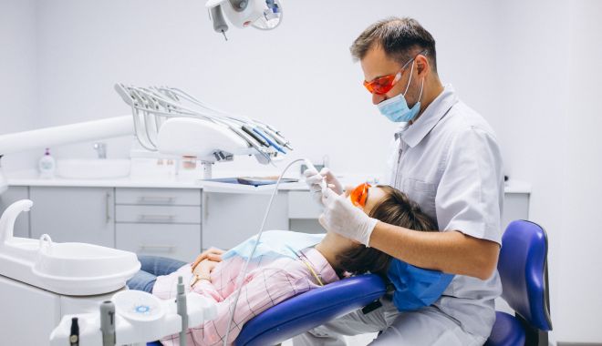 Cât de des trebuie să mergem la dentist. „Boli grave îşi găsesc portiţa de intrare în organism prin gură!”