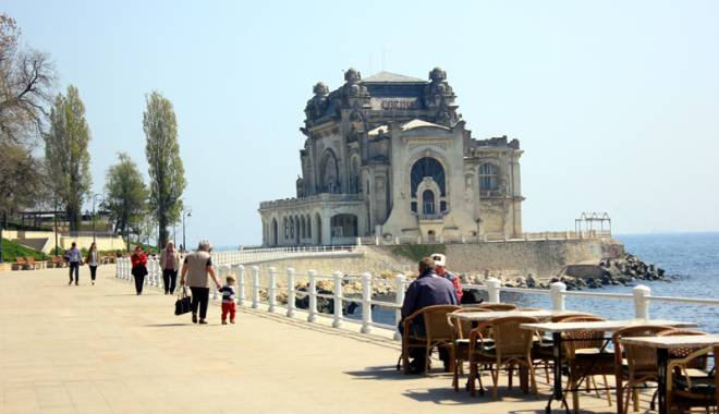 Cazinoul Constanța, bântuit? Edificiul, ridicat pe mormintele ostașilor francezi morți de holeră - fondcazinoconstanta-1432914918.jpg